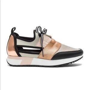 Steve Madden Arctic Sneakers in Rose Gold - 8.5